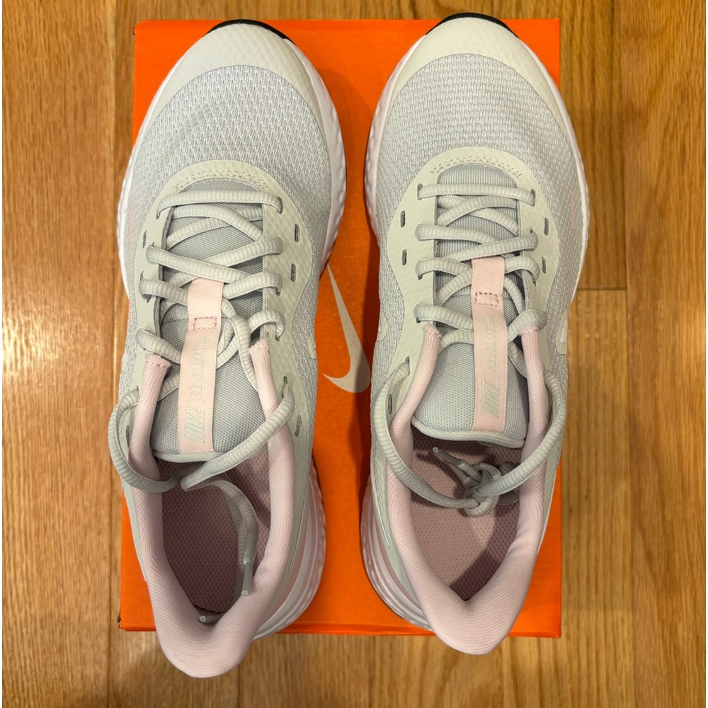 NWT Nike tennis shoes